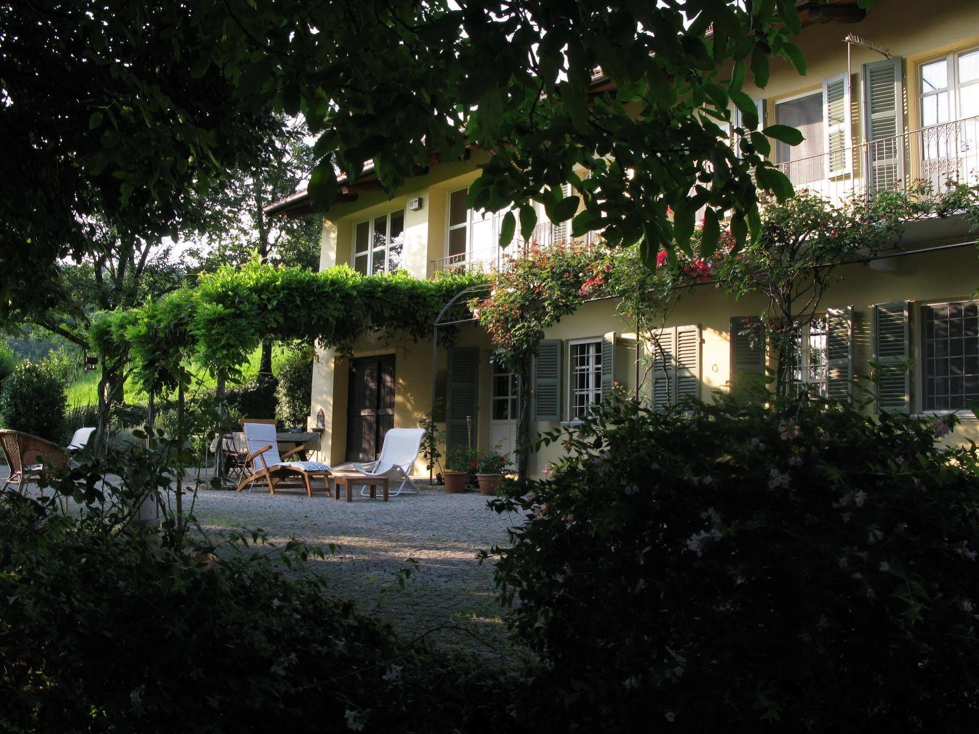 Sotto La Luna Bruna B&B Cocconato Bagian luar foto
