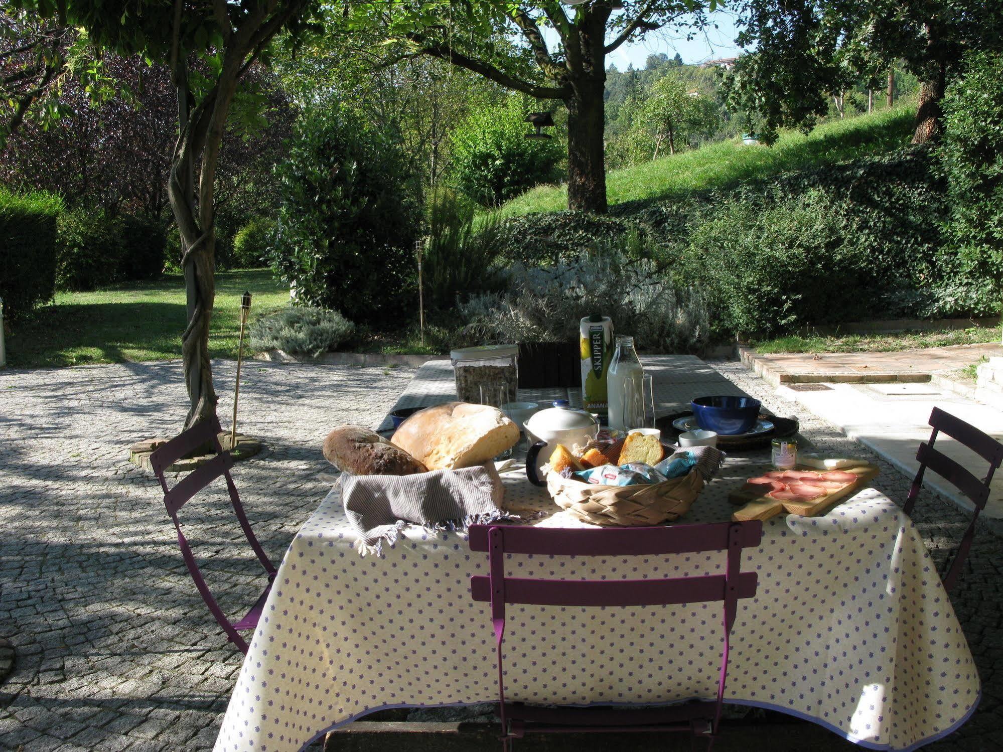 Sotto La Luna Bruna B&B Cocconato Bagian luar foto